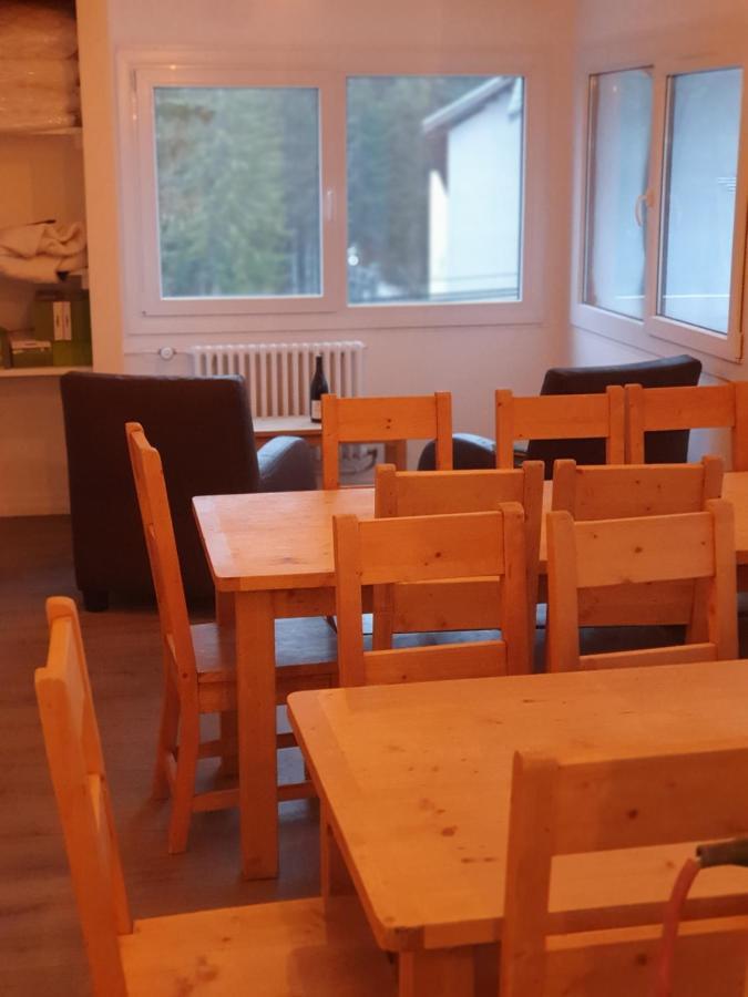 Chalet Jaune Charmant Som Sarcenas المظهر الخارجي الصورة